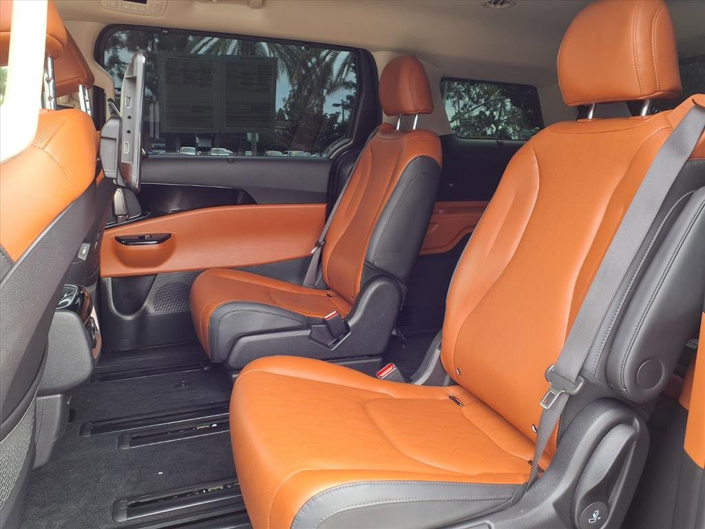 Certified 2024 Kia Carnival SX image 11