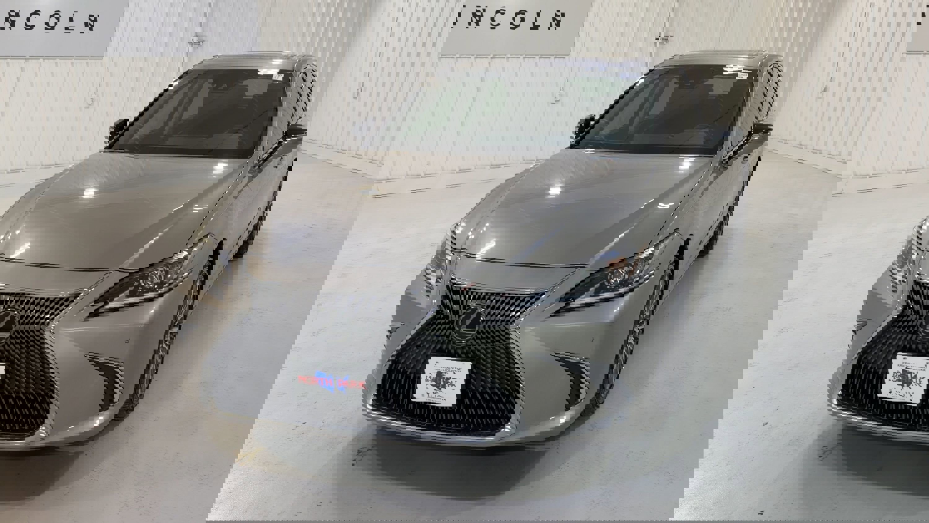 Used 2019 Lexus ES 350 w/ Ultra Luxury Package image 4