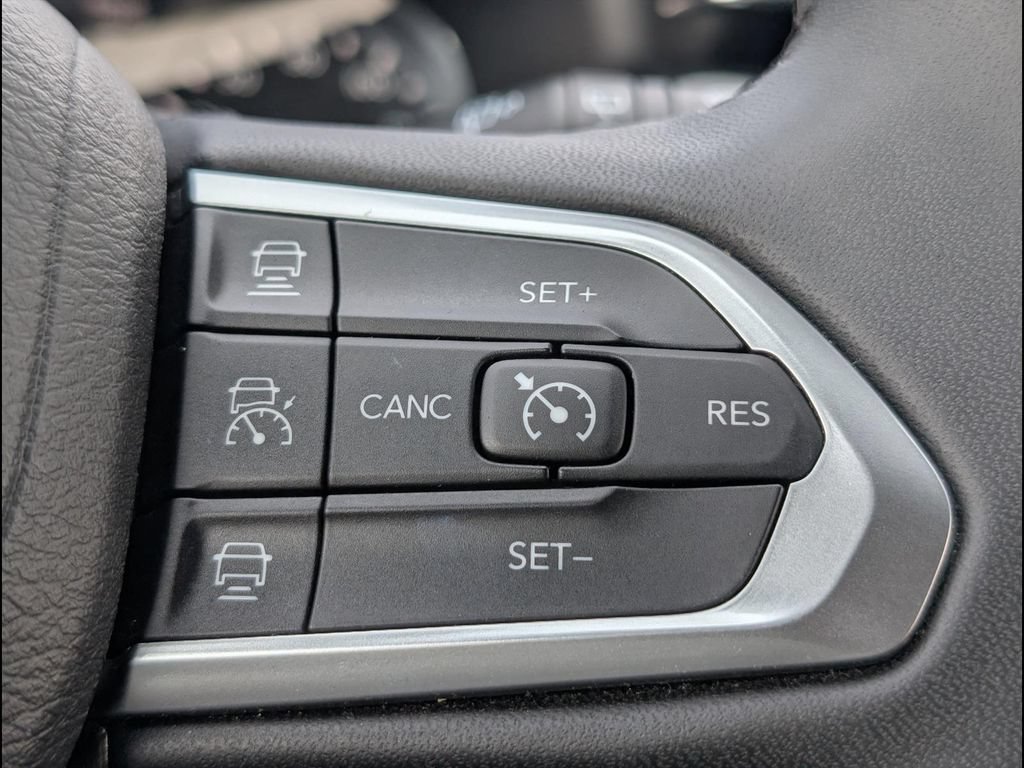 Used 2025 Jeep Compass Limited AWD/4WD image 19