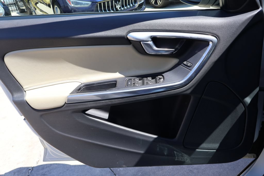 Used 2017 Volvo S60 T5 Dynamic FWD image 30