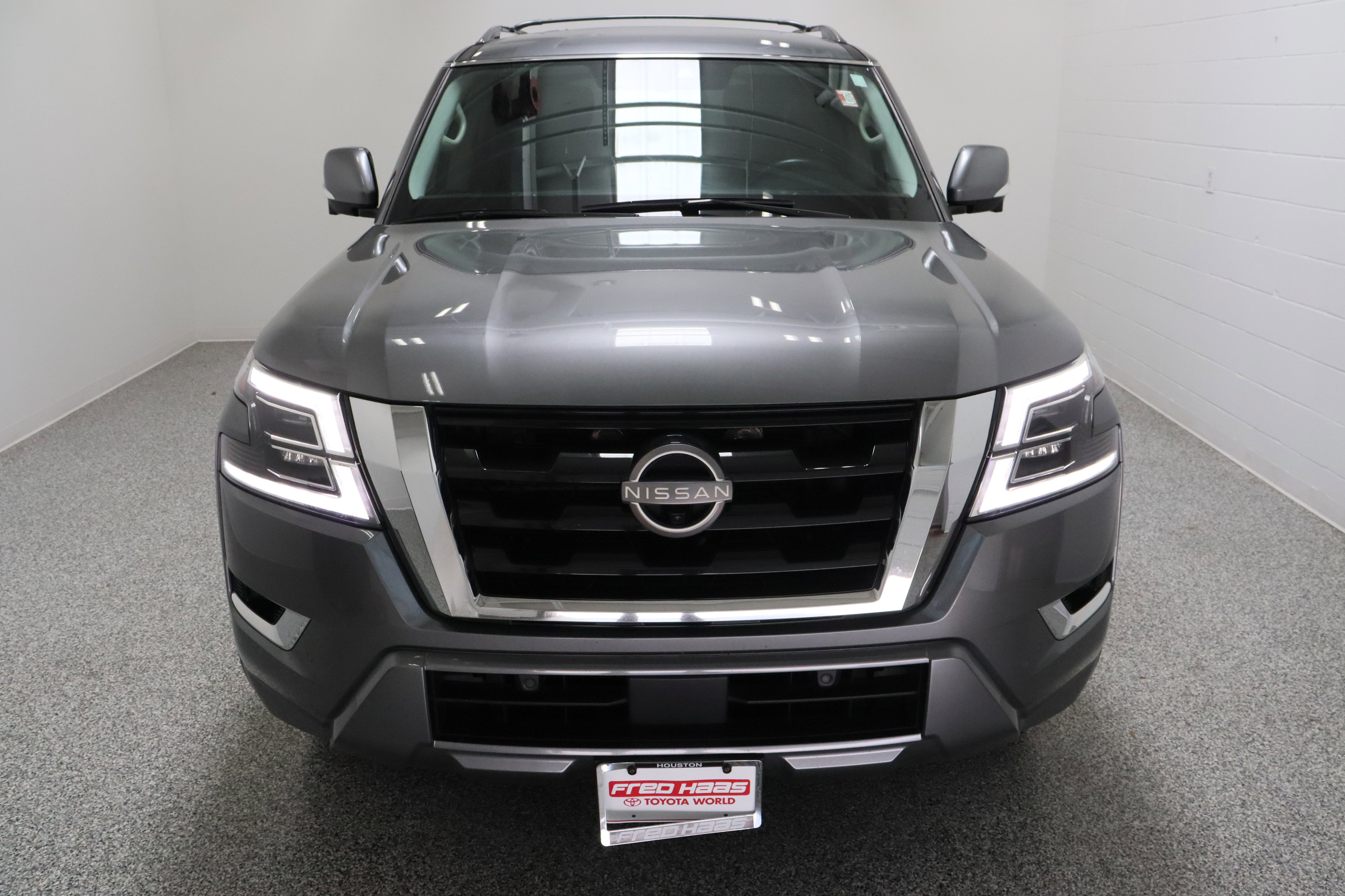 Used 2021 Nissan Armada SL w/ Captain's Chairs Package RWD image 3