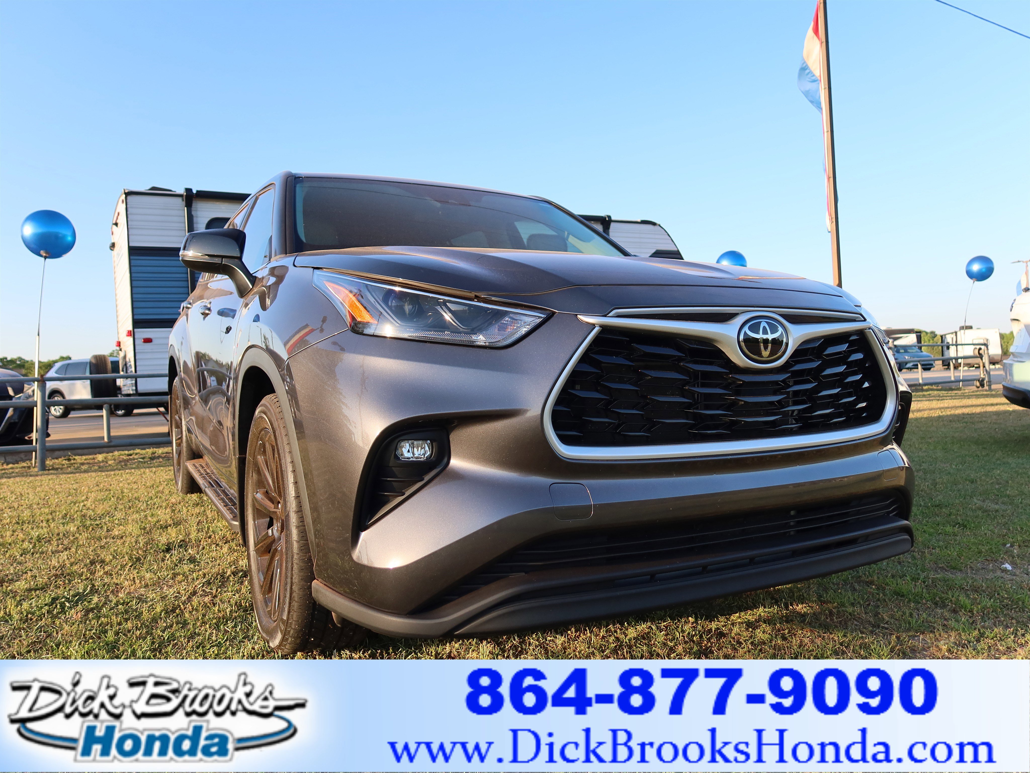 Used 2023 Toyota Highlander LE image 1