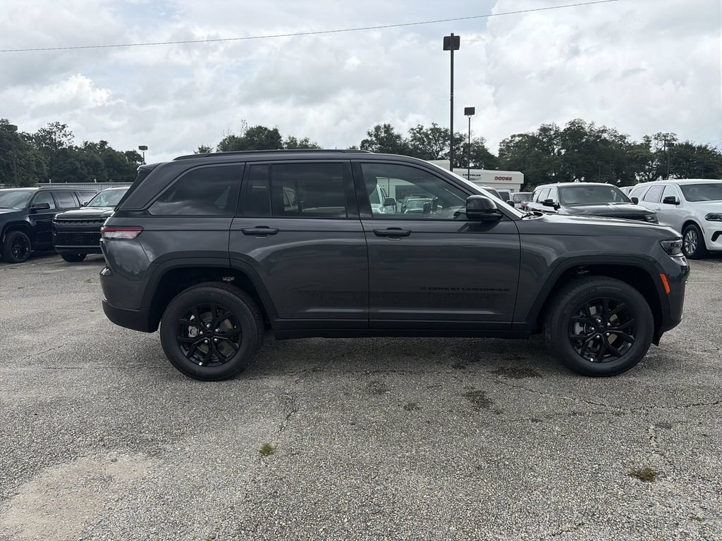New 2026 Jeep Grand Cherokee Altitude RWD image 7