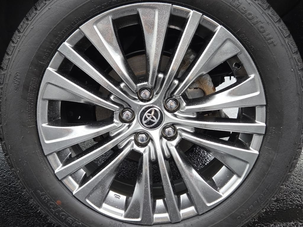 Used 2024 Toyota Venza XLE AWD/4WD image 14