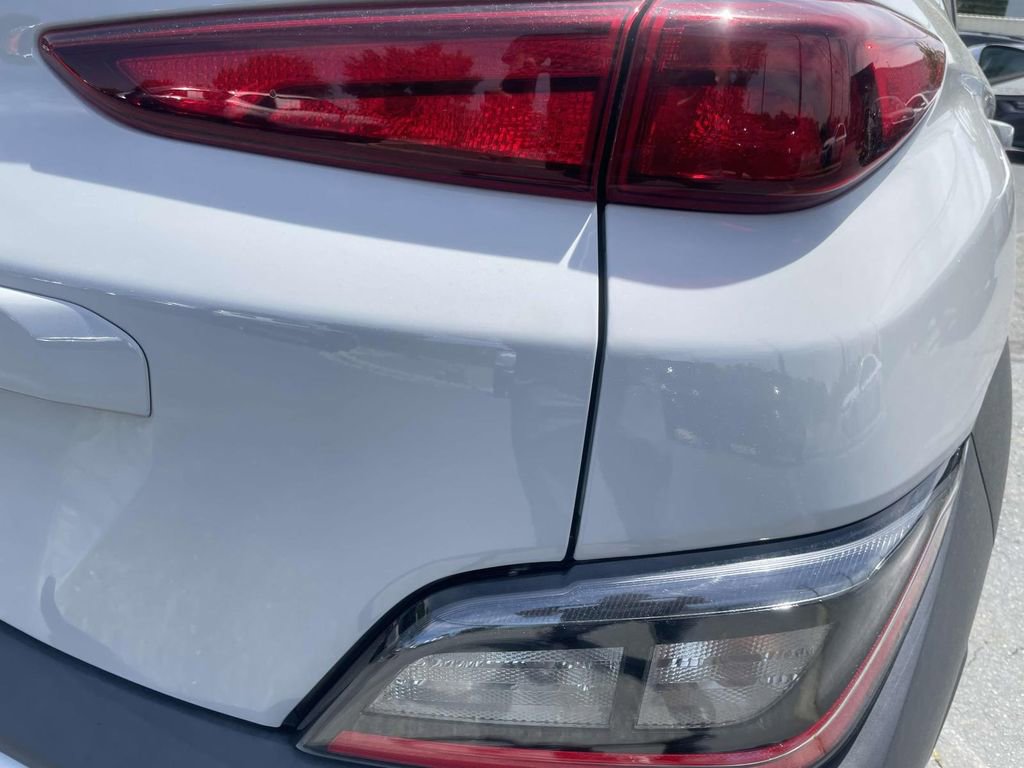 Used 2022 Hyundai Kona SE w/ Cargo Package FWD image 11