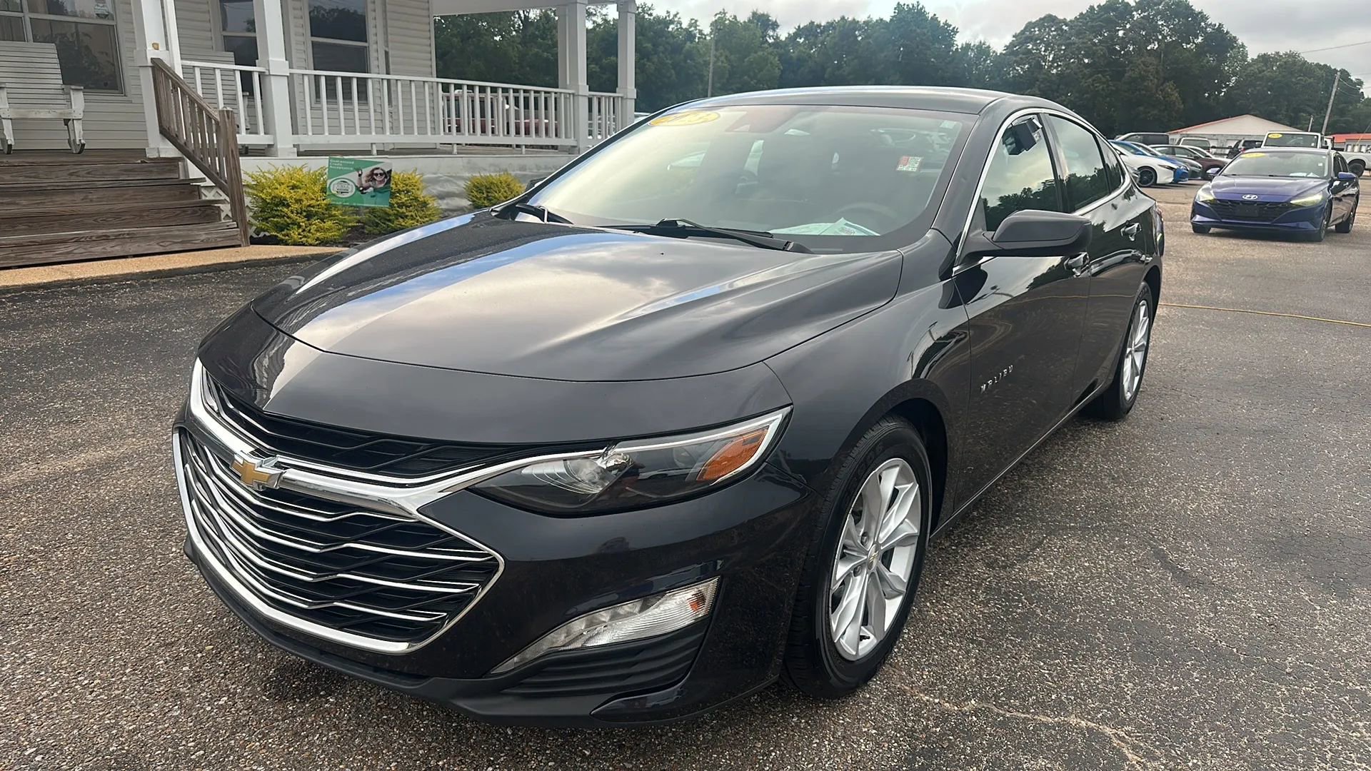 Used 2023 Chevrolet Malibu LT image 1