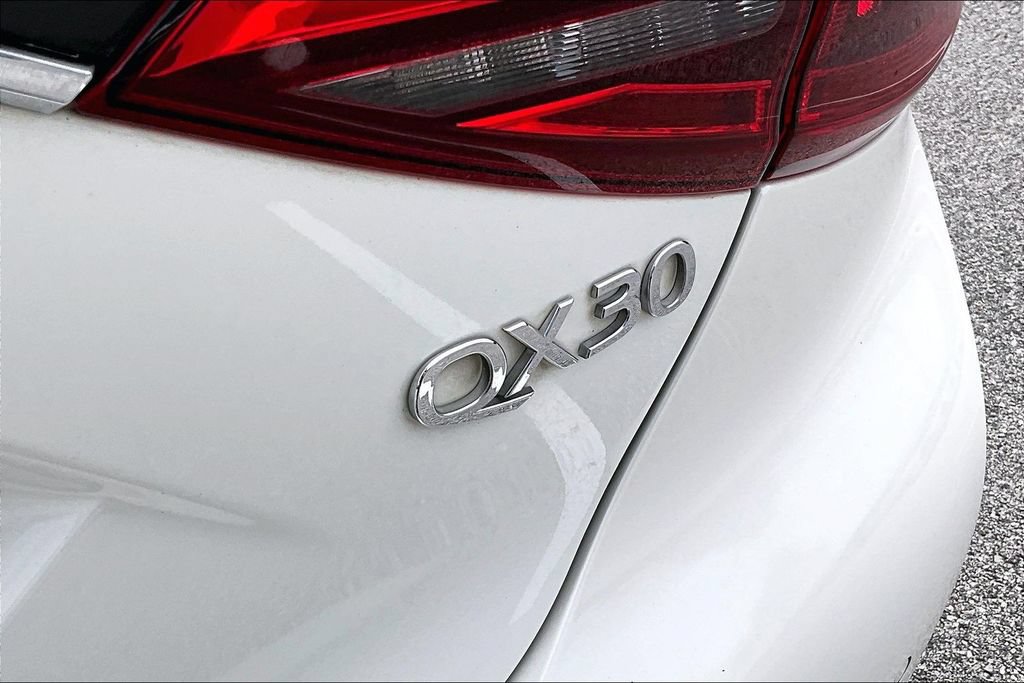 Used 2018 INFINITI QX30 Premium w/ Navigation Package FWD image 42