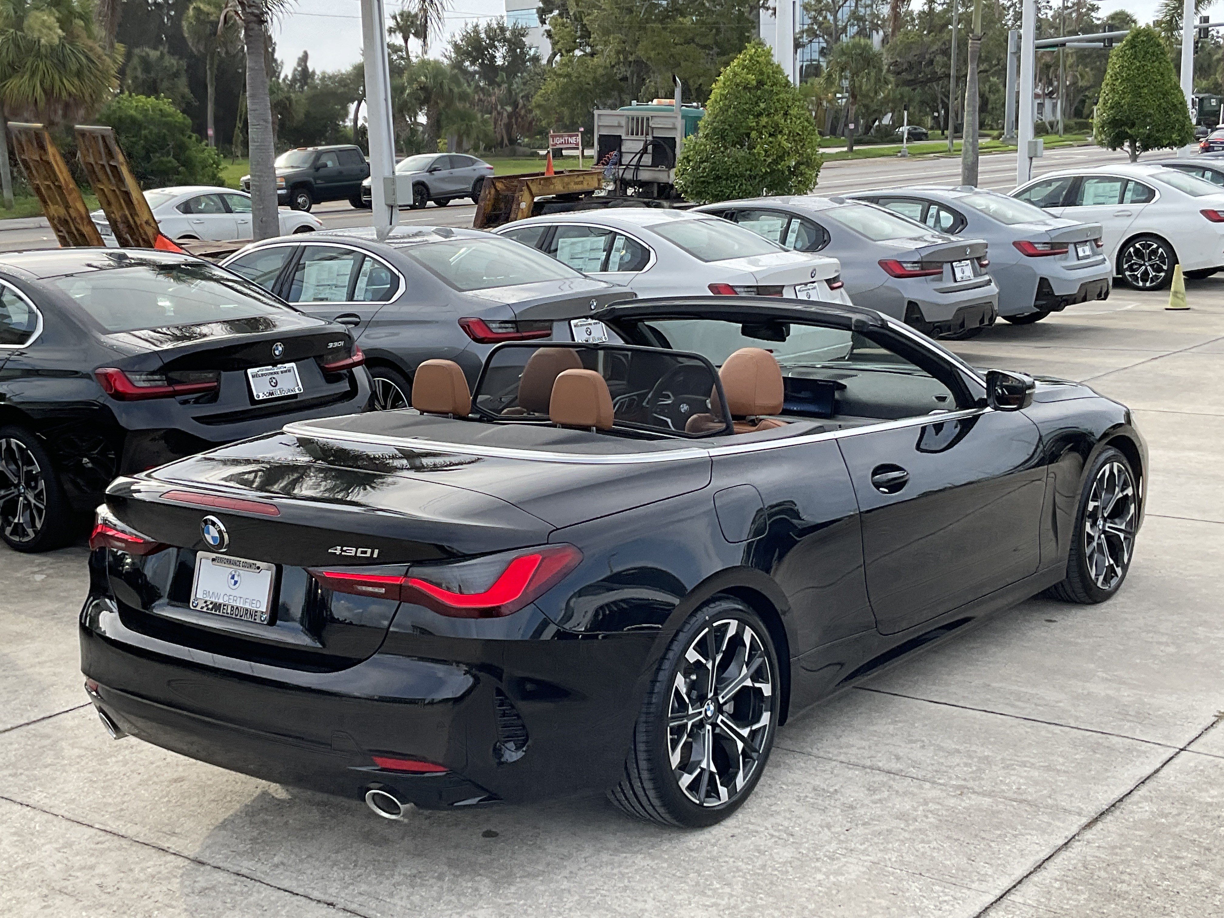 Used 2025 BMW 430i Convertible w/ Premium Package RWD image 9