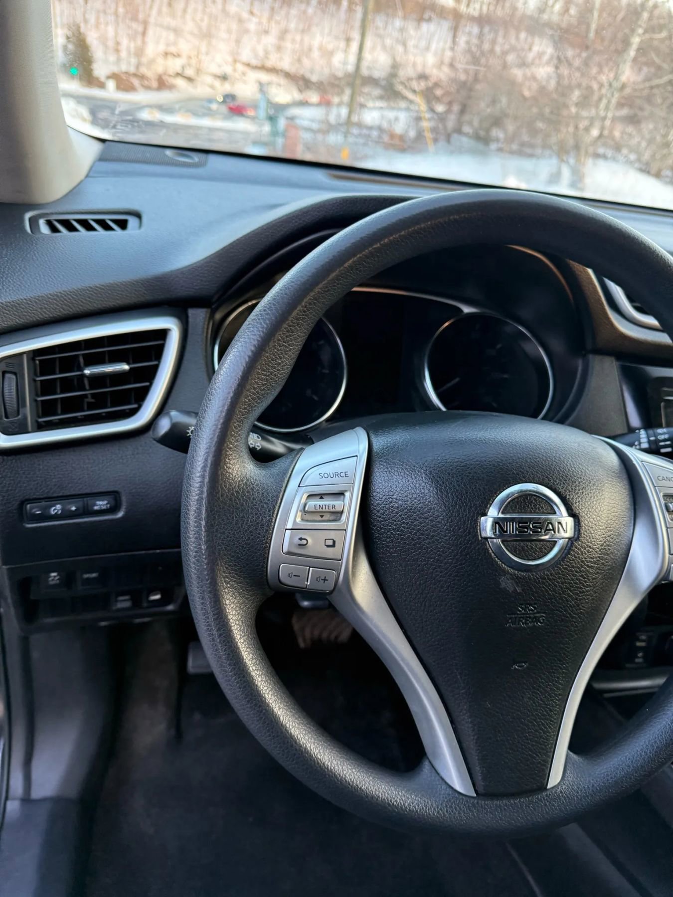 Used 2014 Nissan Rogue S image 28