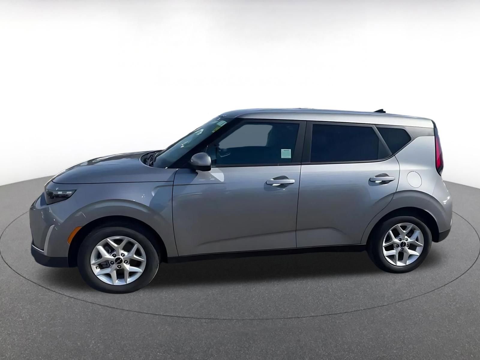 Used 2025 Kia Soul LX w/ LX Technology Package FWD image 9
