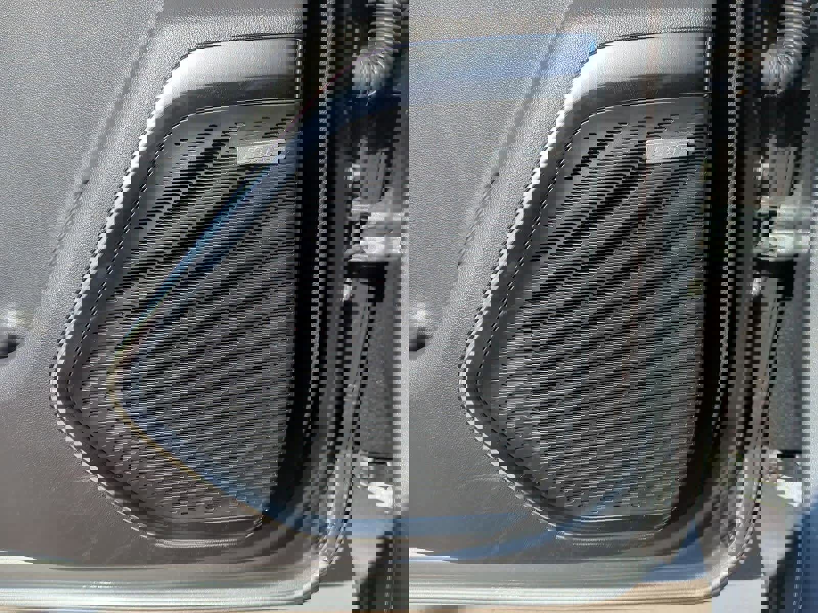 Used 2025 GMC Acadia Elevation image 29