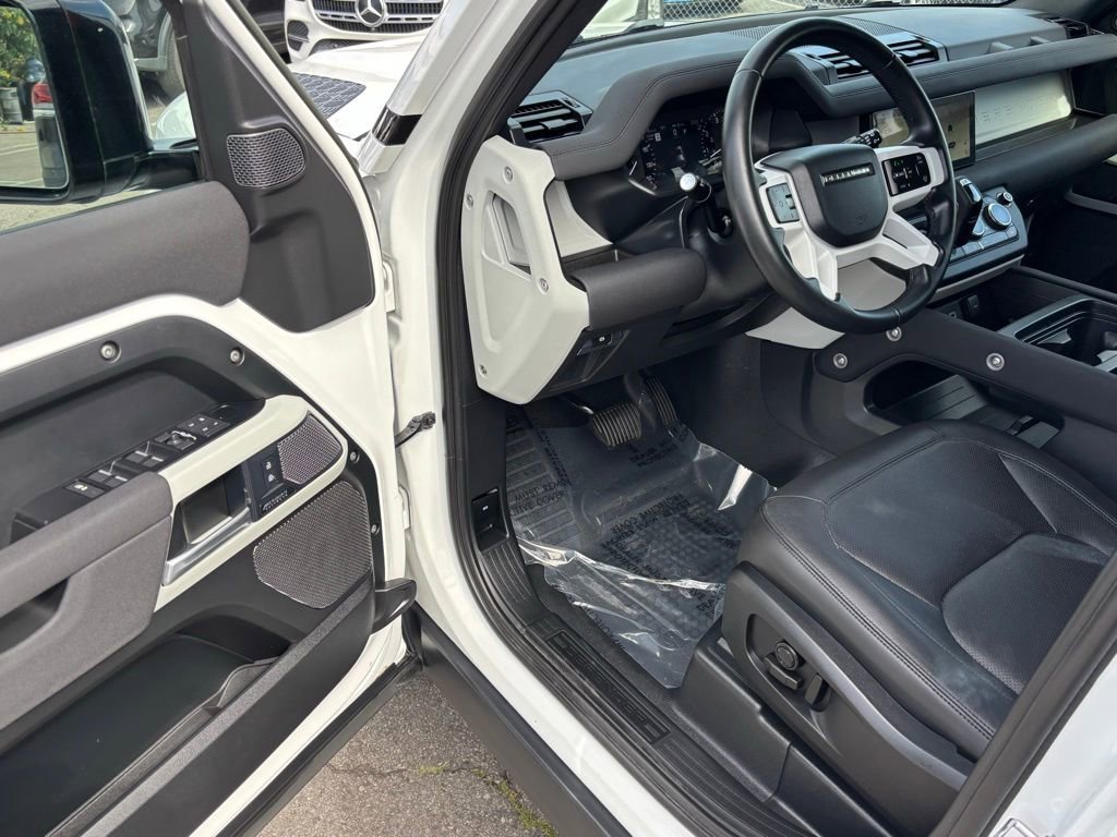 Used 2023 Land Rover Defender 110 SE image 15
