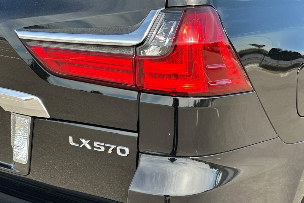 Used 2017 Lexus LX 570 4WD w/ Luxury Package image 29