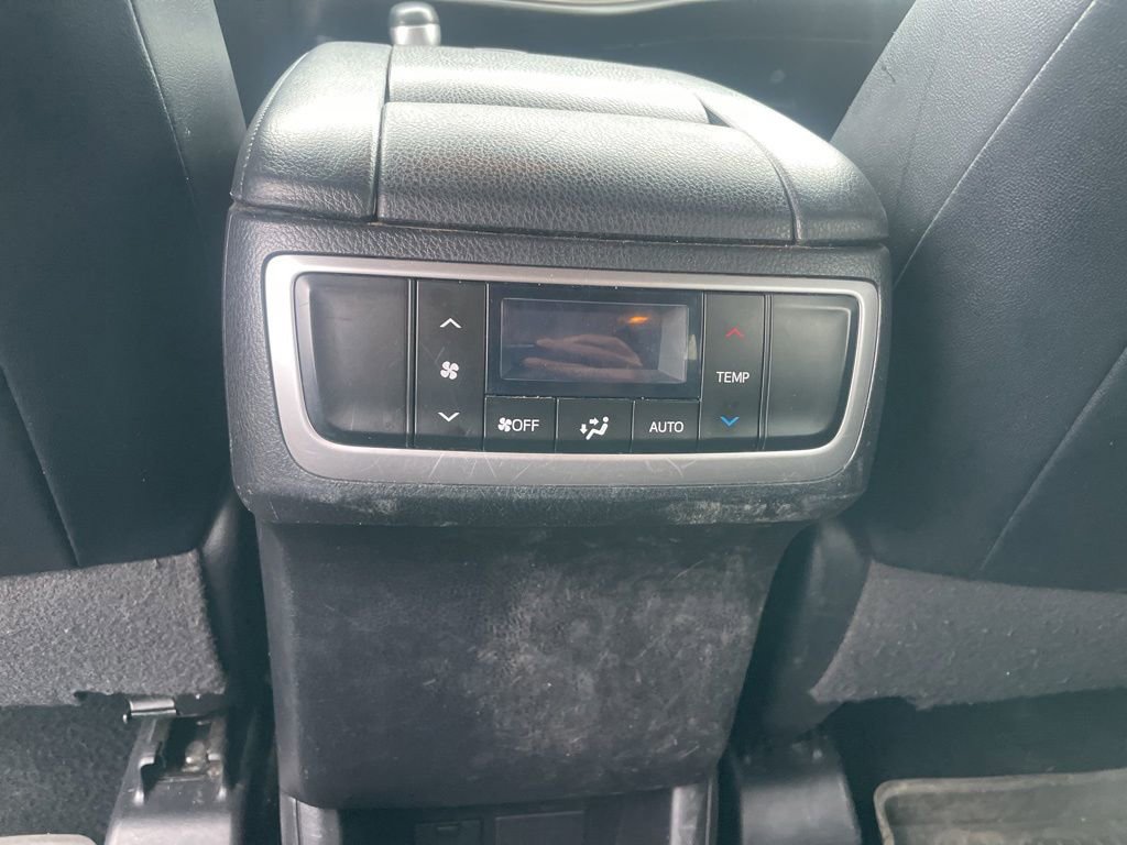 Used 2017 Toyota Highlander XLE AWD/4WD image 12