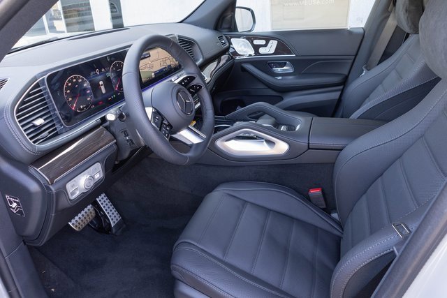 New 2025 Mercedes-Benz GLS 450 4MATIC image 2
