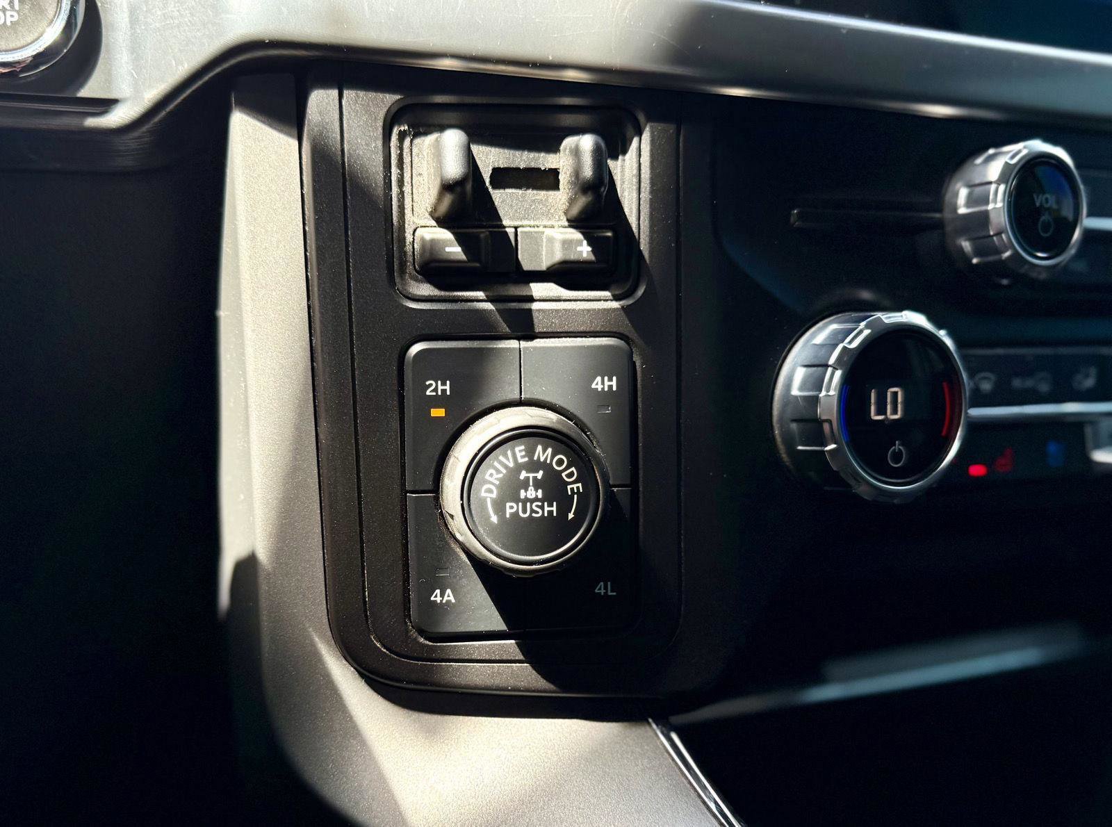 Used 2021 Ford F150 Lariat w/ Max Trailer Tow Package AWD/4WD image 22