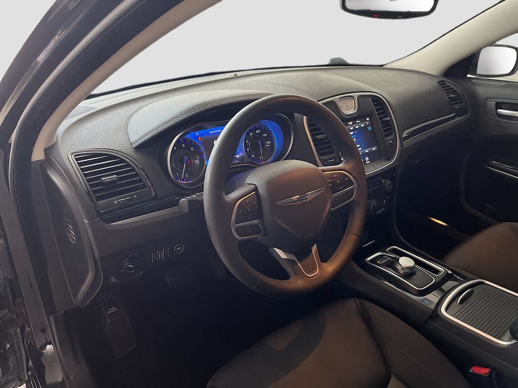Used 2023 Chrysler 300 Touring w/ Sport Appearance Package RWD image 9