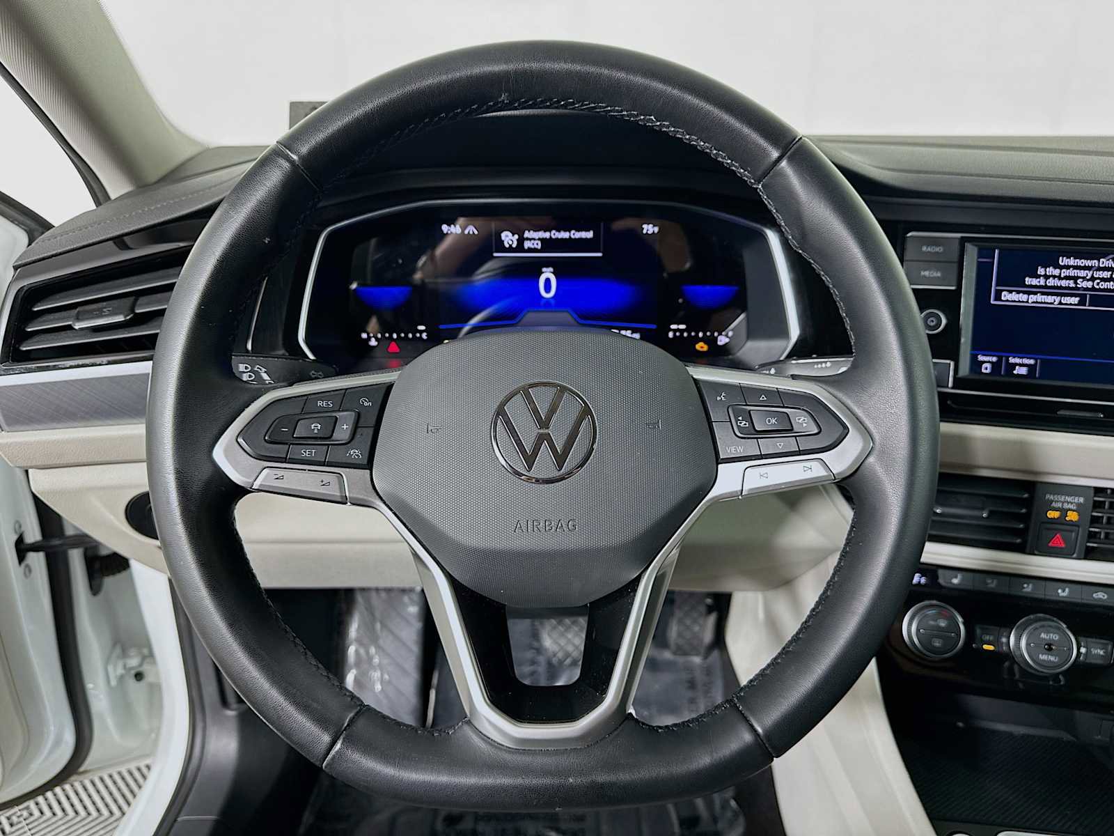Used 2023 Volkswagen Jetta SE FWD image 11