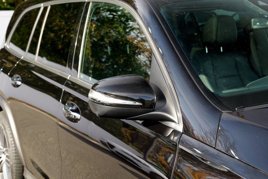 Used 2025 Mercedes-Benz GLS 450 4MATIC image 10