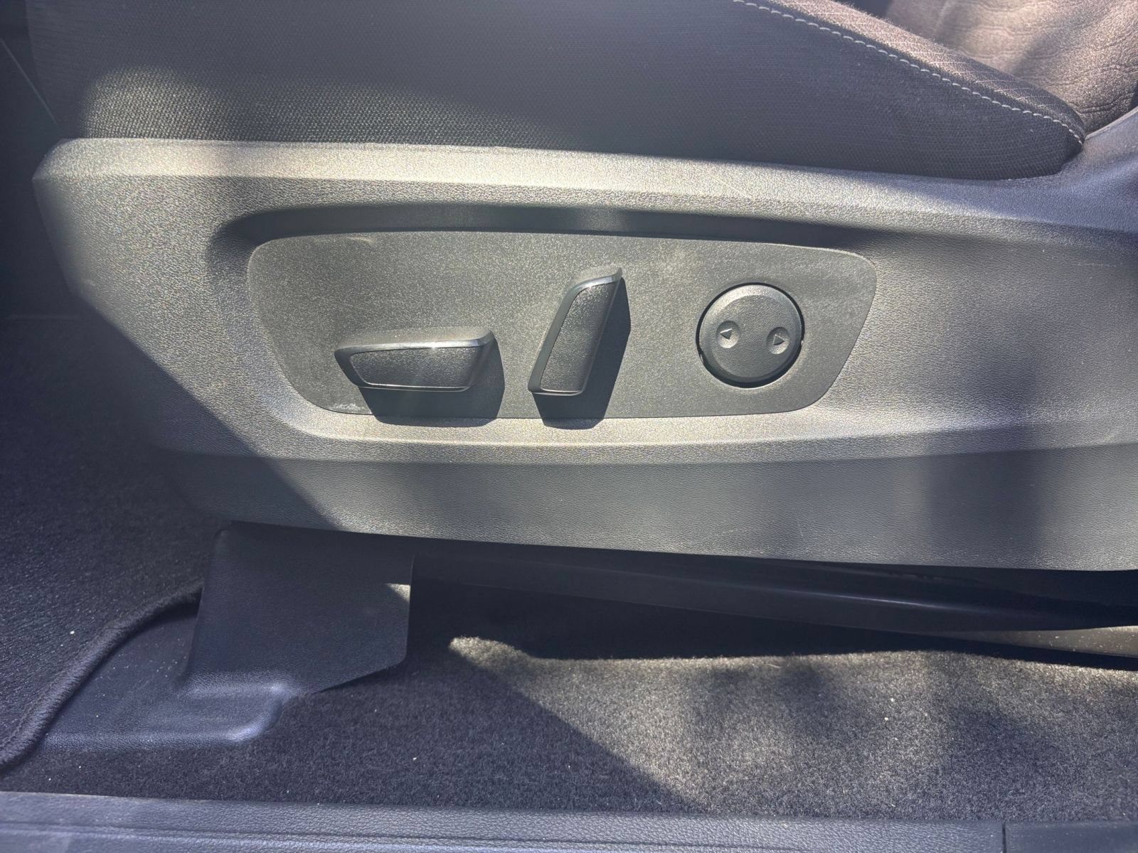 Used 2025 Nissan Pathfinder SV AWD/4WD image 21