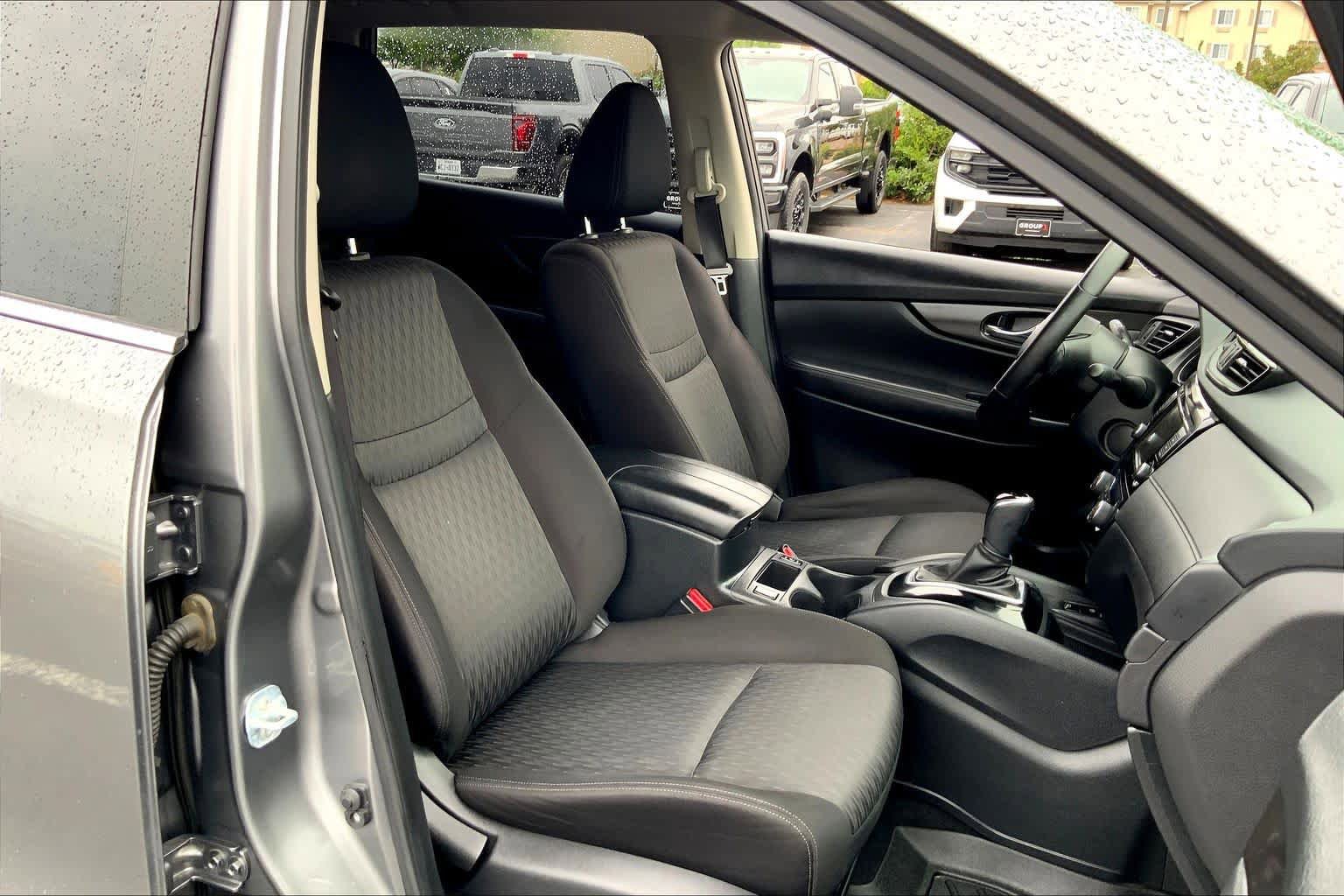Used 2019 Nissan Rogue SV w/ Premium Package image 9