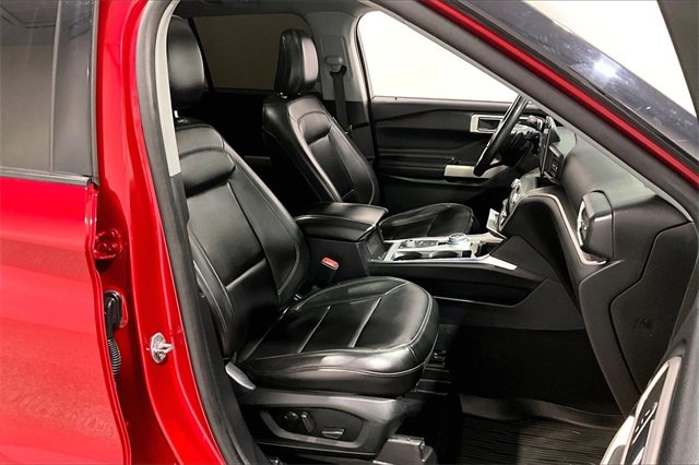 Used 2021 Ford Explorer XLT image 31