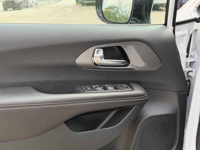 New 2026 Chrysler Voyager LX image 12