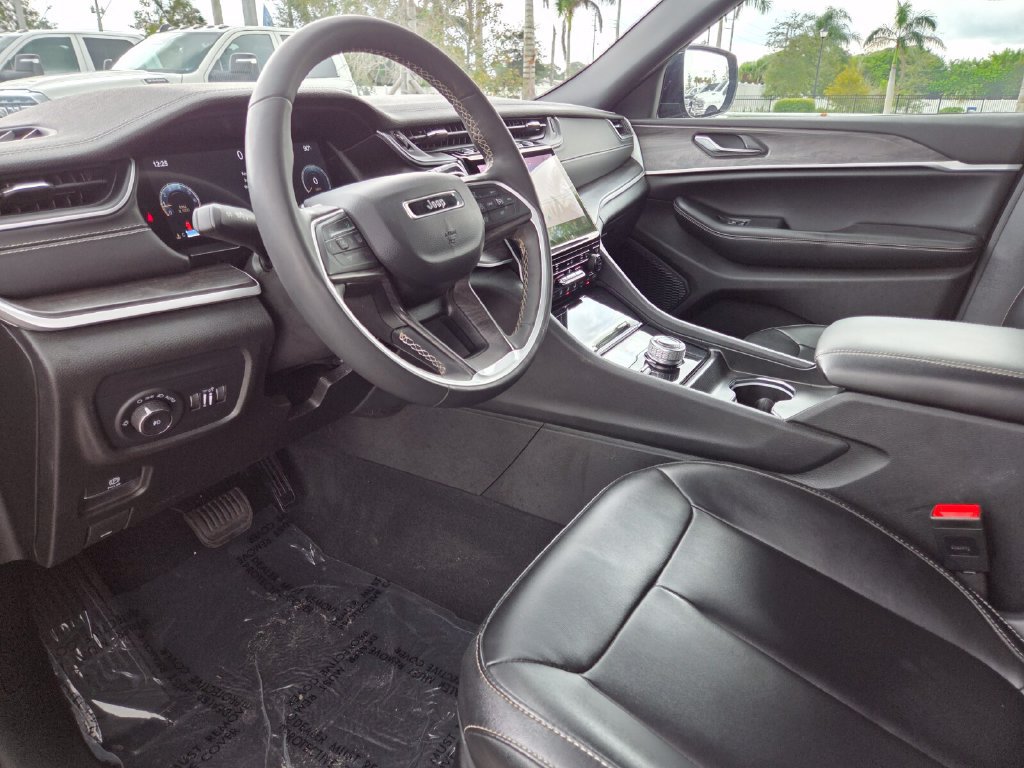 Used 2024 Jeep Grand Cherokee Limited AWD/4WD image 29
