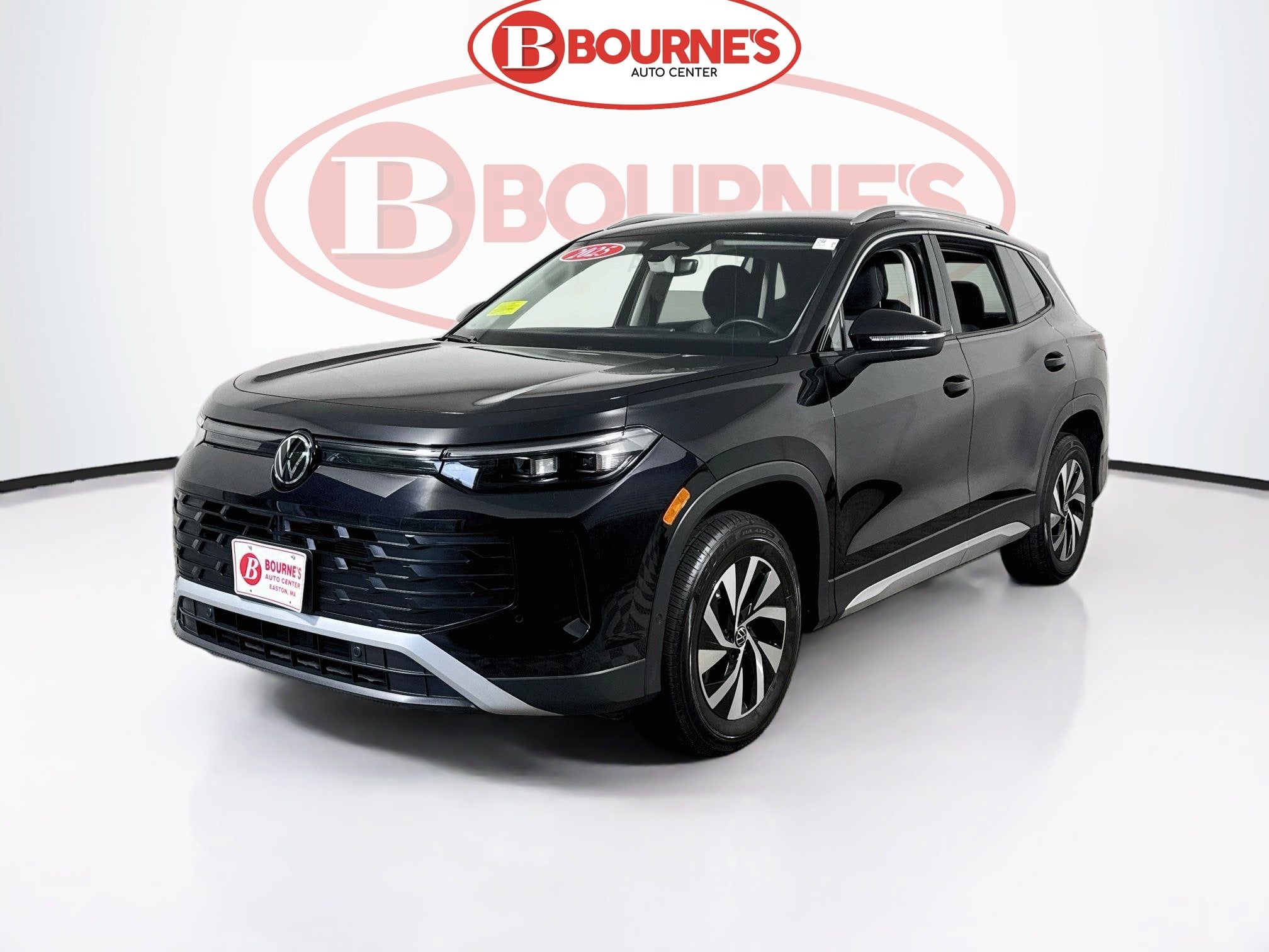 Used 2025 Volkswagen Tiguan S AWD/4WD image 5