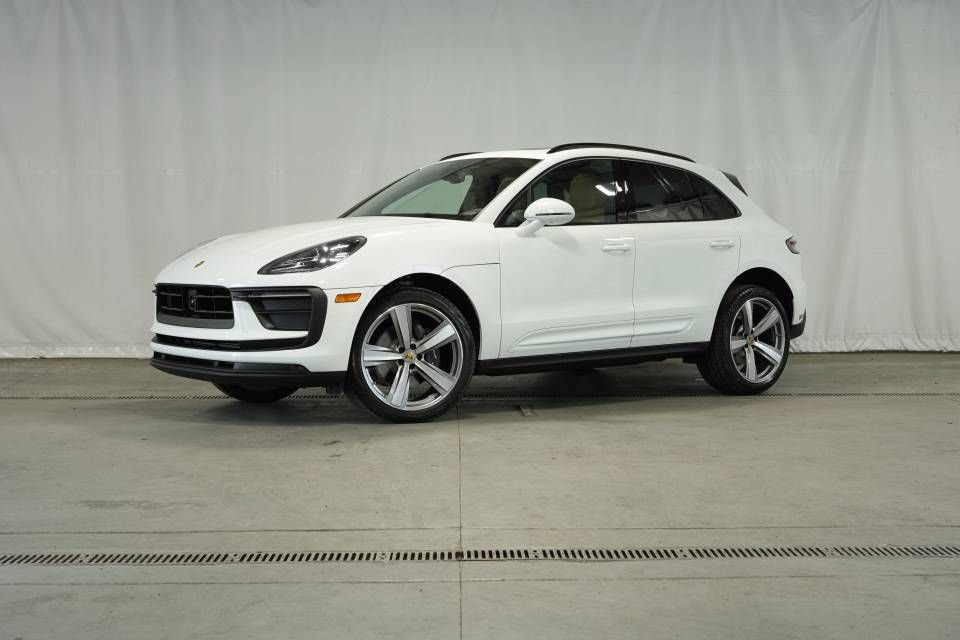 Certified 2025 Porsche Macan AWD/4WD image 1