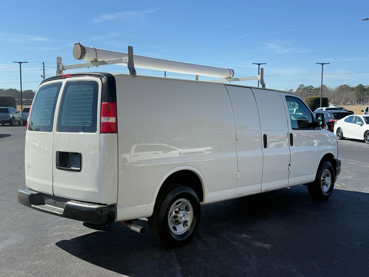 Used 2017 Chevrolet Express 2500 Extended RWD image 5