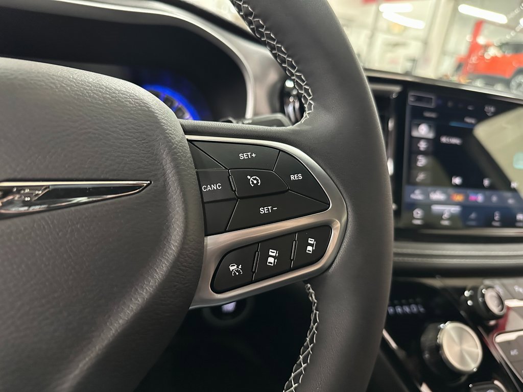New 2026 Chrysler Pacifica Select image 18