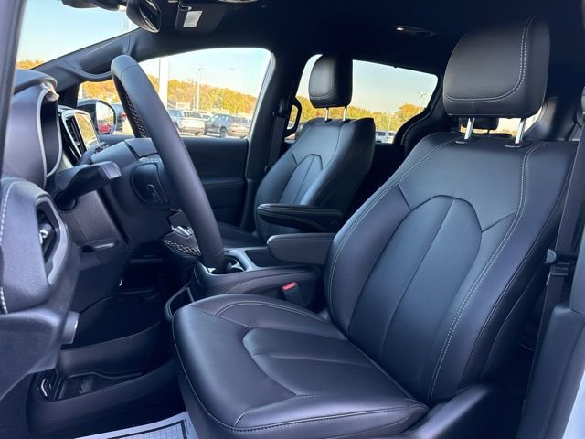 New 2026 Chrysler Pacifica Select image 11