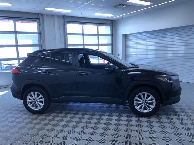 Used 2025 Toyota Corolla Cross LE image 28