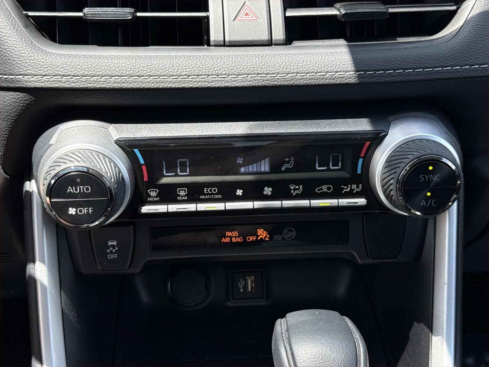 Used 2025 Toyota RAV4 XLE AWD/4WD image 11