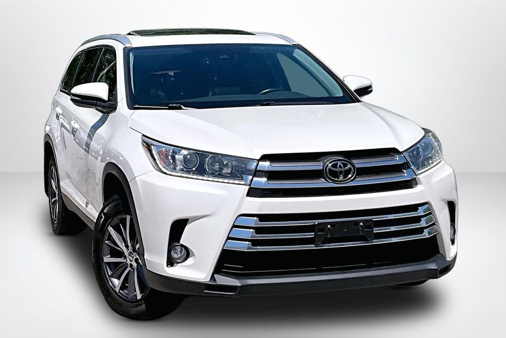 Used 2019 Toyota Highlander SE AWD/4WD image 3