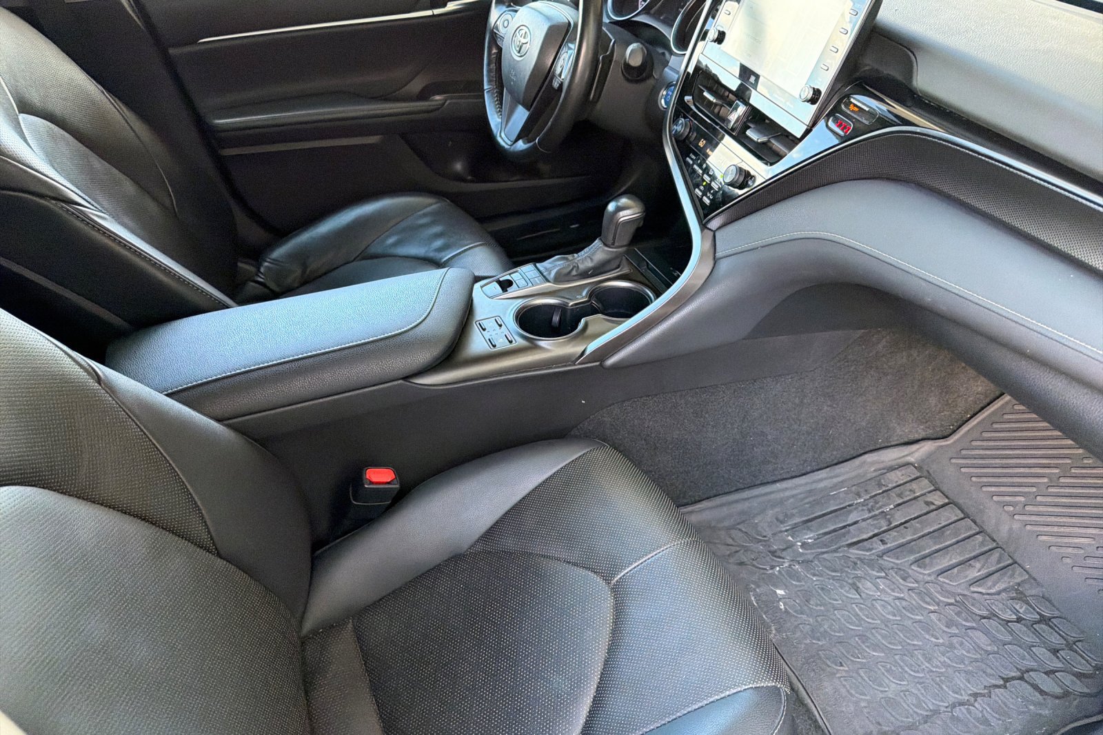 Used 2024 Toyota Camry XSE w/ Navigation Package FWD image 19
