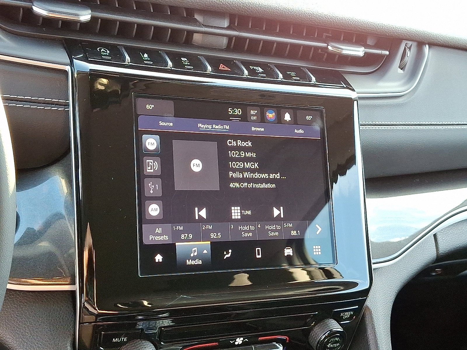 Used 2023 Jeep Grand Cherokee Laredo image 16