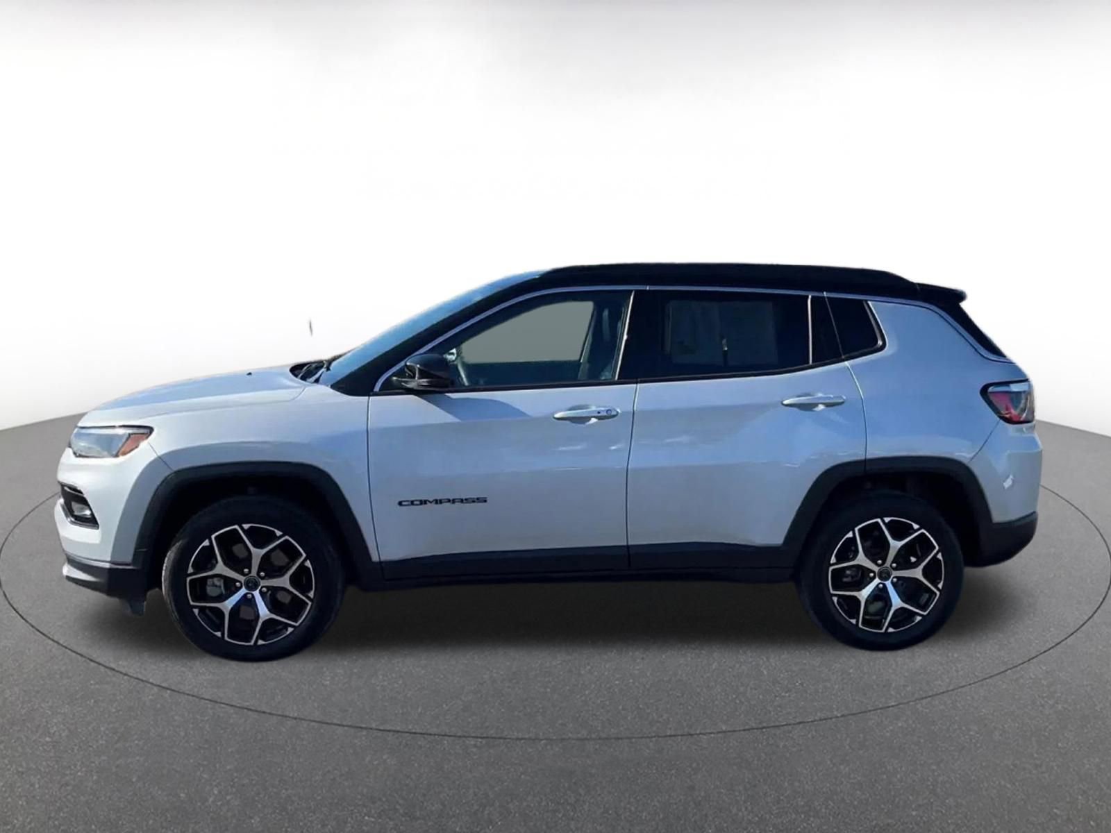 Used 2025 Jeep Compass Limited image 8