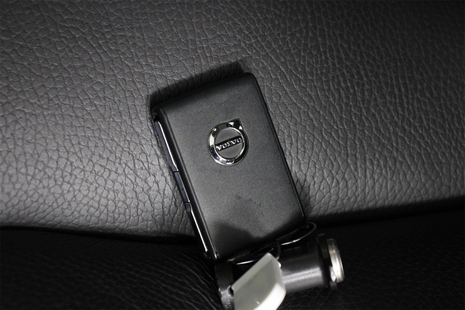 Certified 2023 Volvo XC60 B5 Plus w/ Protection Package Premier image 33