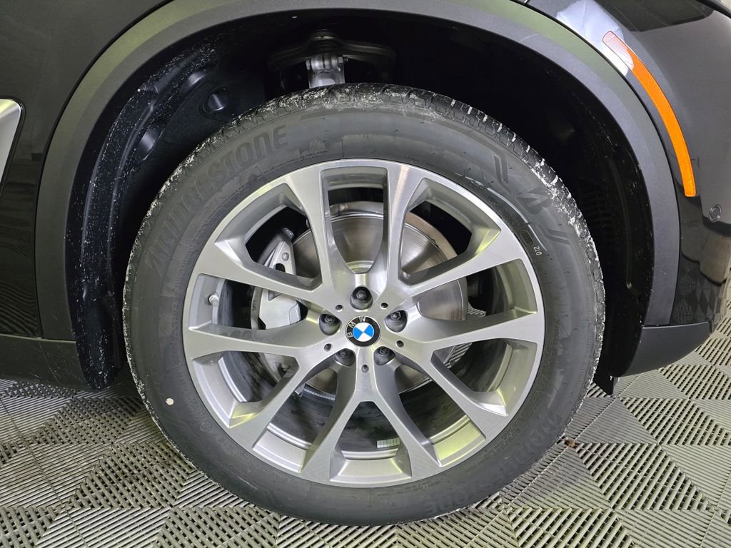 New 2026 BMW X5 xDrive40i w/ Climate Comfort Package image 2