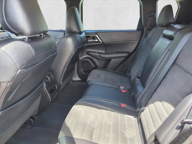 Used 2023 Mitsubishi Outlander SE AWD/4WD image 17