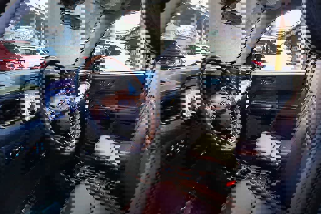 New 2025 Ford Maverick Lariat w/ Black Appearance Package image 17