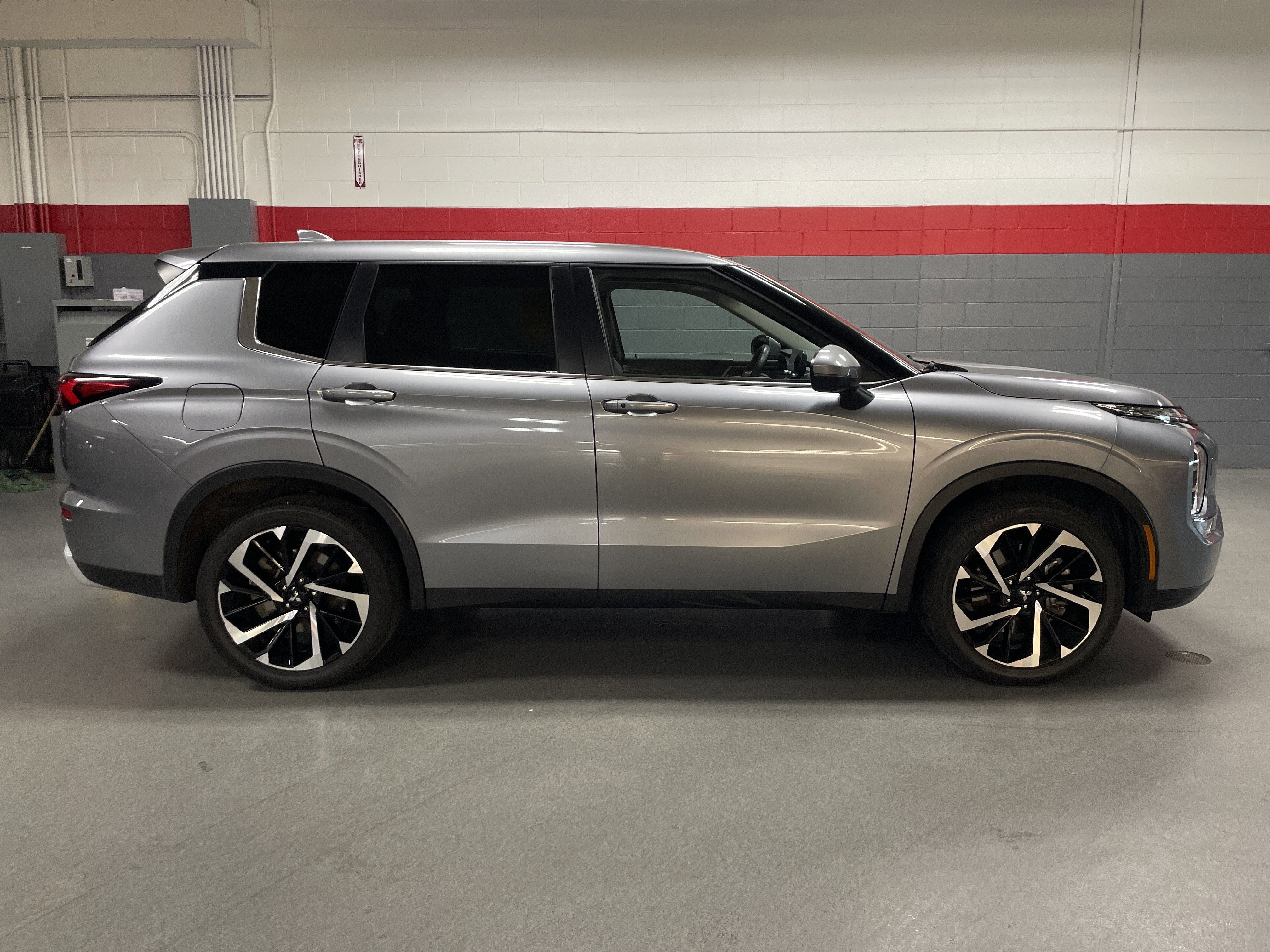 Used 2024 Mitsubishi Outlander SE image 7