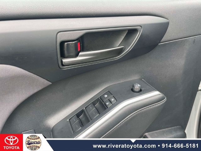 Used 2023 Toyota Highlander LE FWD image 18