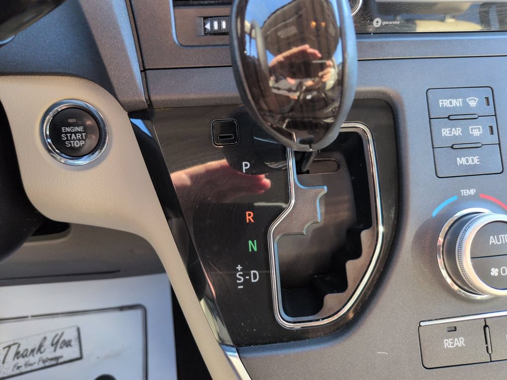 Used 2018 Toyota Sienna XLE w/ XLE Navigation Package AWD/4WD image 24