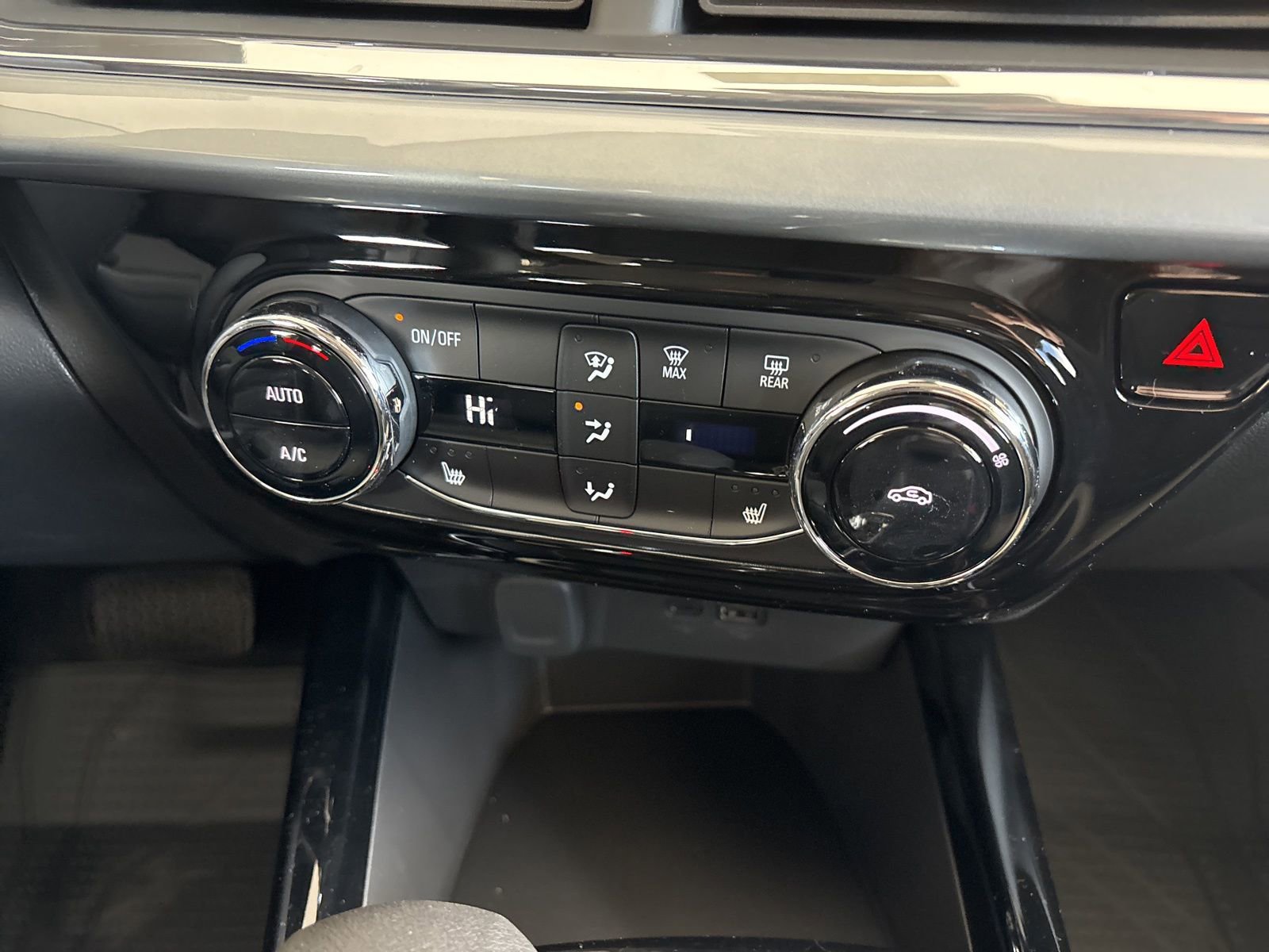 New 2026 Chevrolet Trax LT w/ Driver Confidence Package image 17