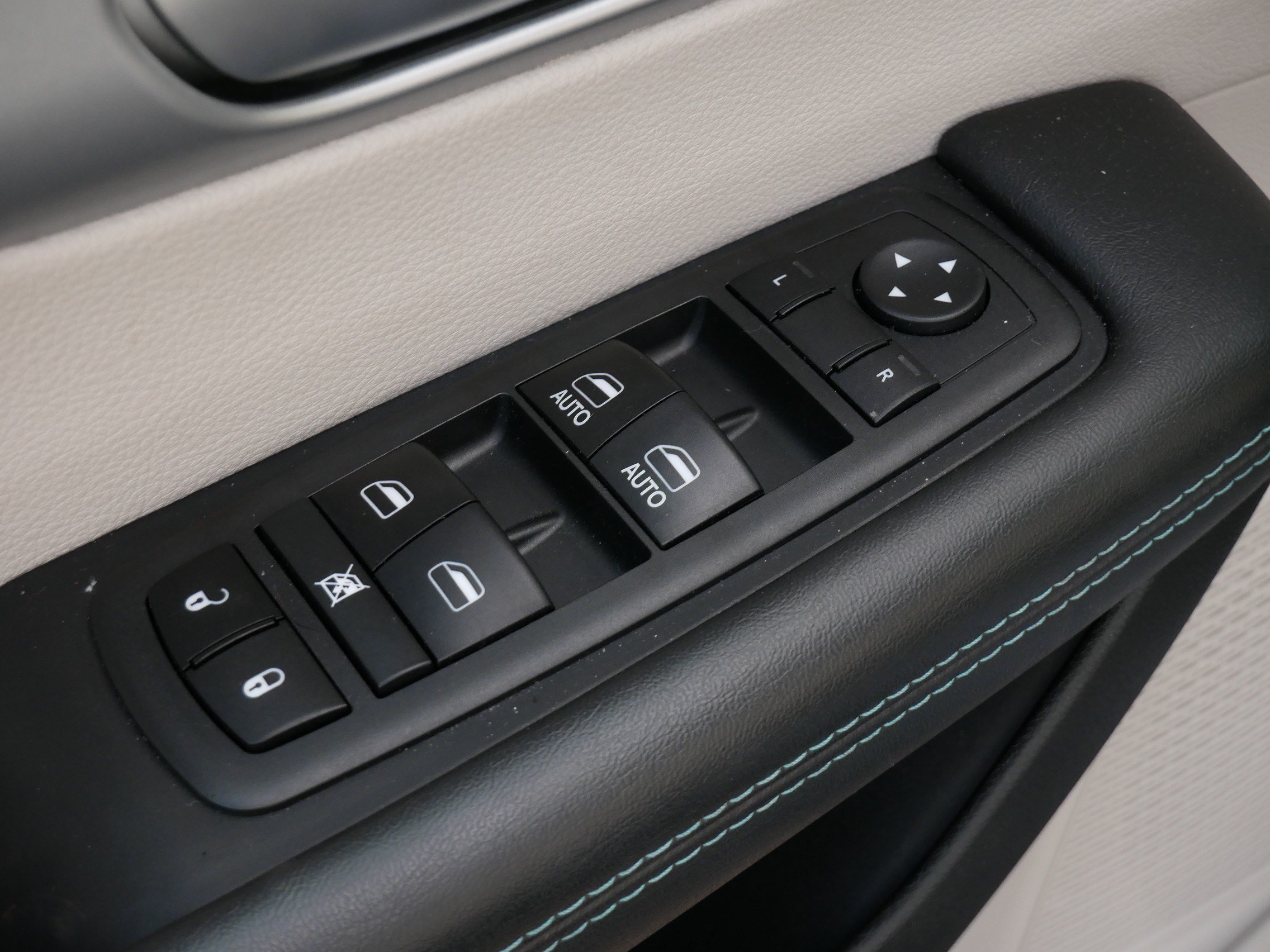 Used 2018 Chrysler Pacifica Touring Plus FWD image 19