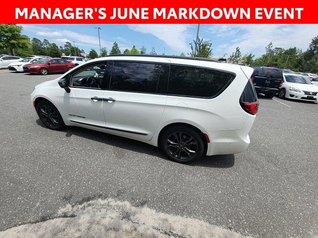 Used 2024 Chrysler Pacifica Touring-L w/ Road Tripper Package FWD image 9