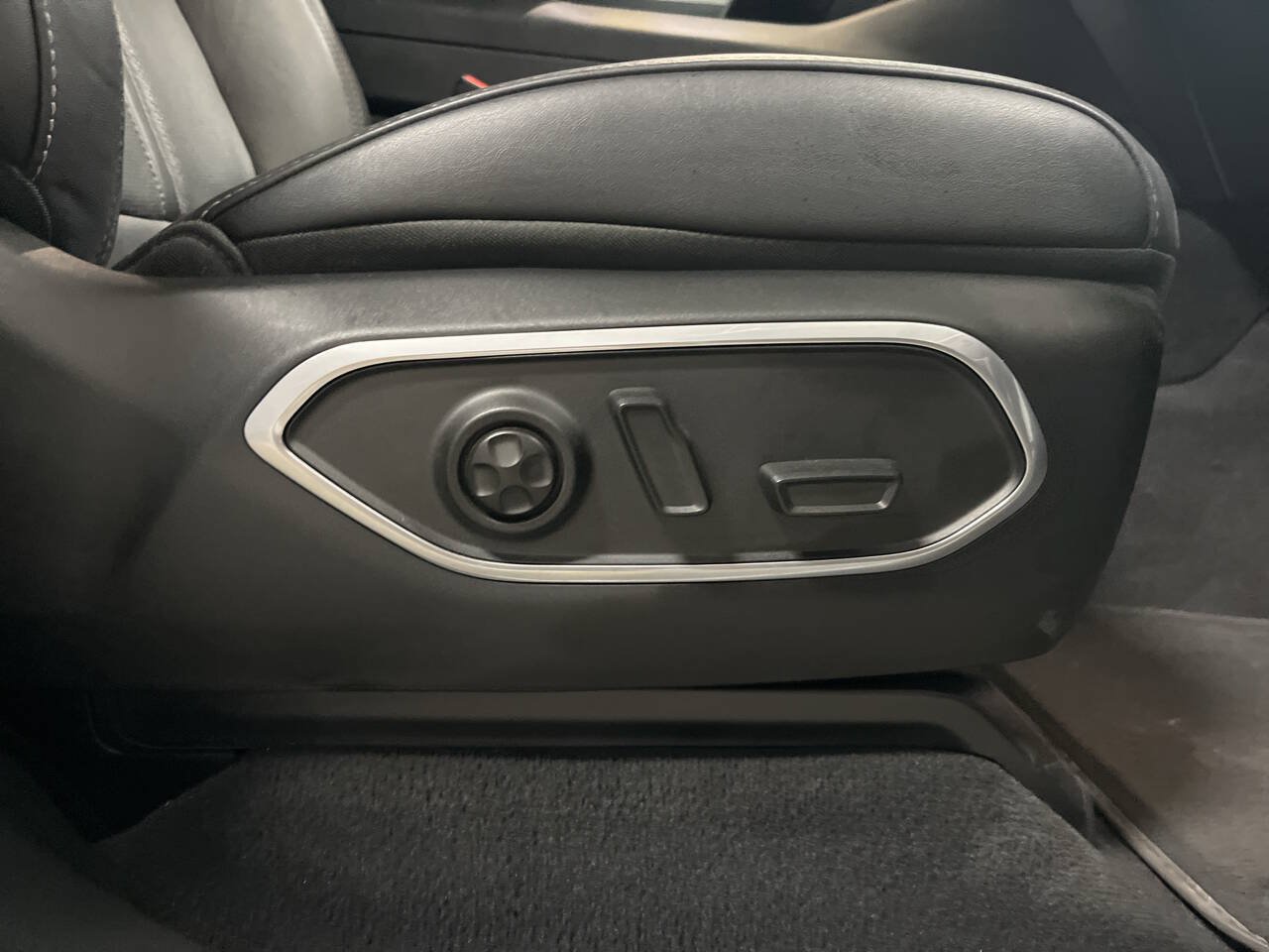 Used 2025 Jeep Wagoneer Series II AWD/4WD image 10